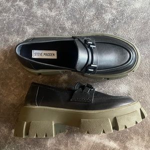 Steve Madden Trifecta and olive green chunky platform loafers never worn sz 6.5